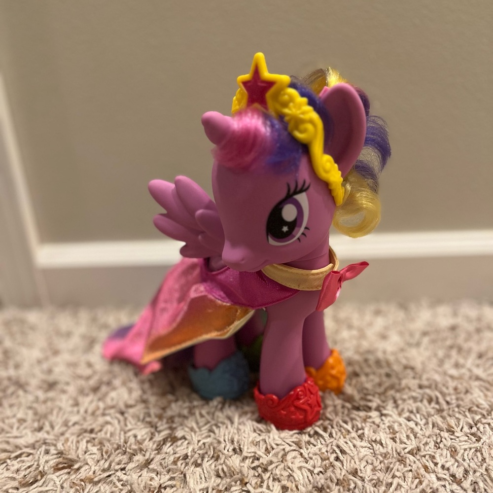 Twilight Sparkle toy (height : 9”)